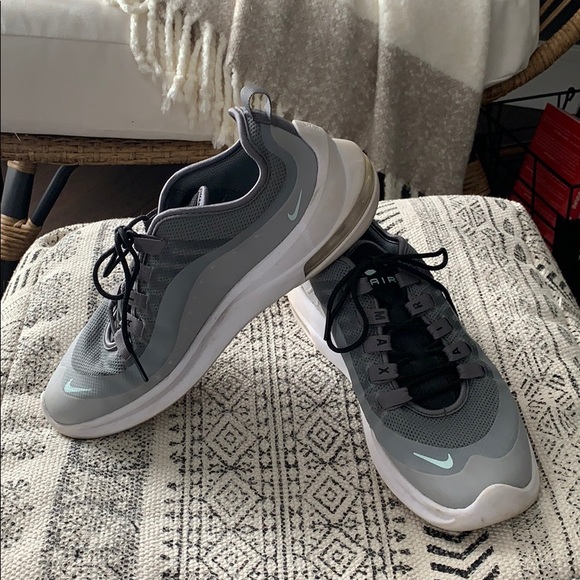 Nike Tennis Shoes - Picture 1 of 6